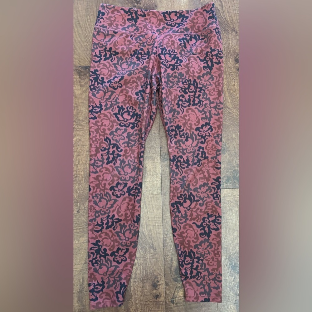 Nike drifit women’s activewear leggings sz large printed